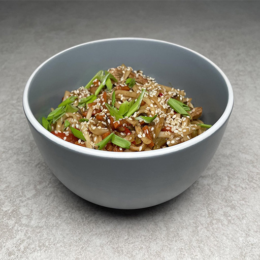 Удон с говядиной, овощами и соусом Кочудян