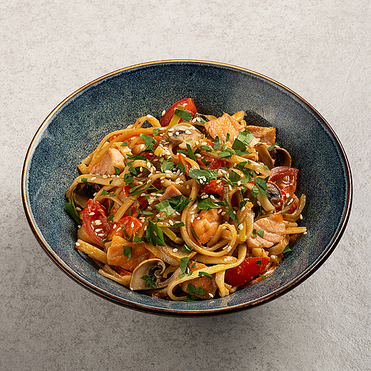 Удон с лососем Том-ям